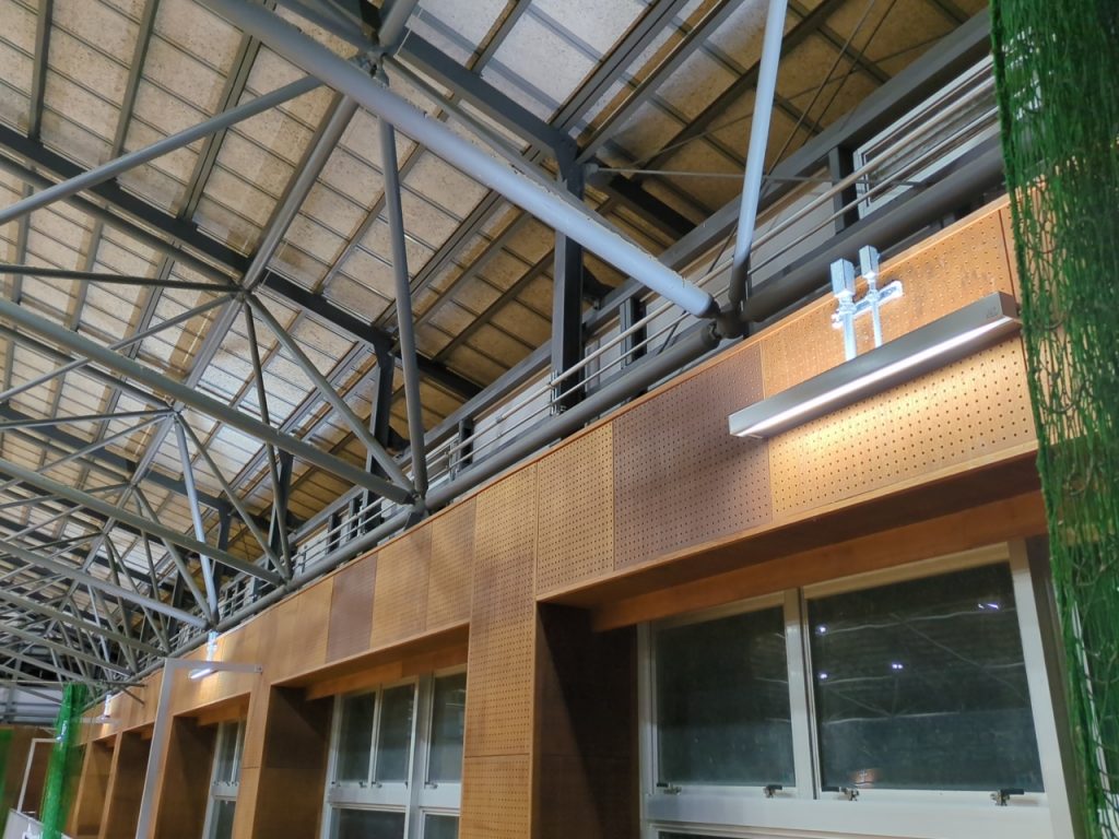 LED回収工事後の御幸小学校体育館の写真2